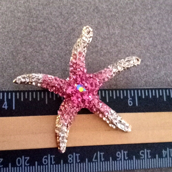 Elegant Starfish Brooch in Red and Gold - Picture 5 of 5